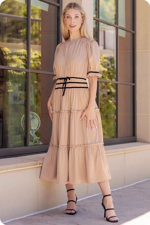 Vestido café con listones