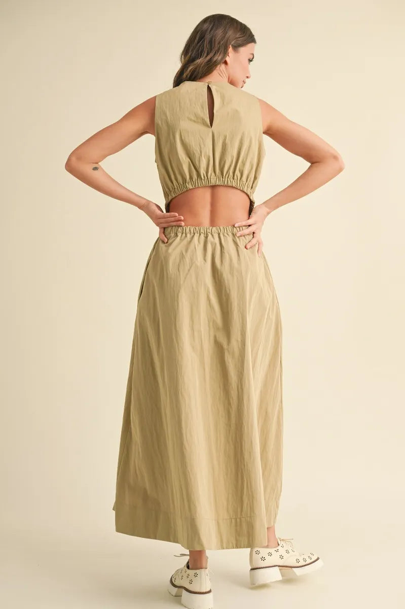 Vestido con detalle de espalda abierta