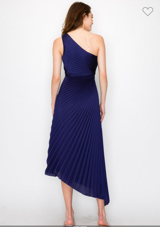 Vestido asímetrico plizado