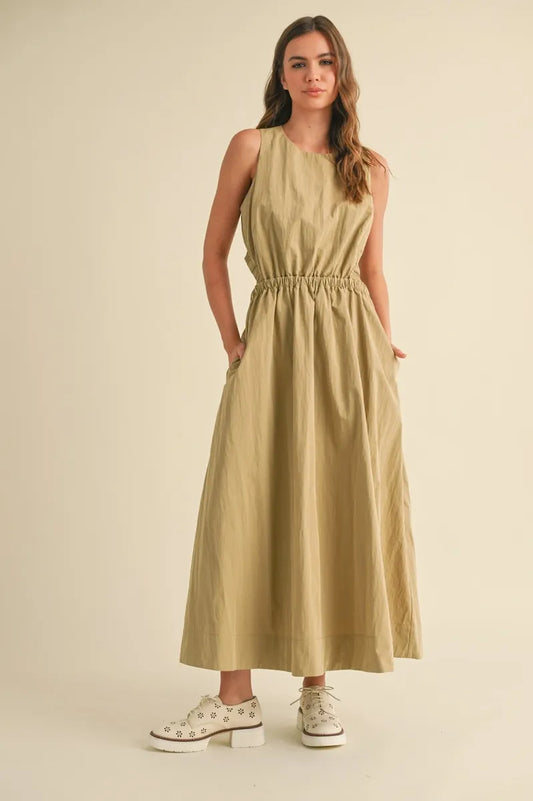 Vestido con detalle de espalda abierta