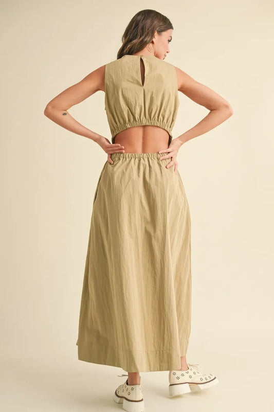 Vestido con detalle de espalda abierta