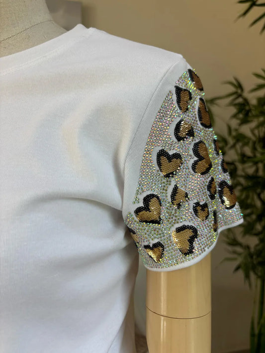 Playera blanca corazones brillos